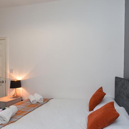 Townhouse @ Corporation Street Stoke Bed & Breakfast Room photo